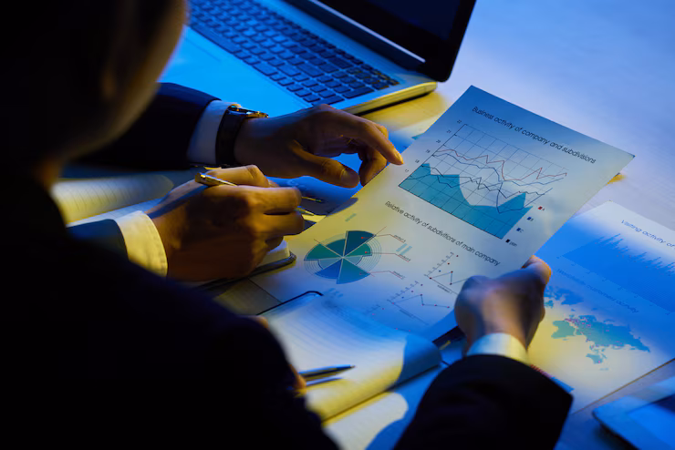 examining-business-documents_1098-18049